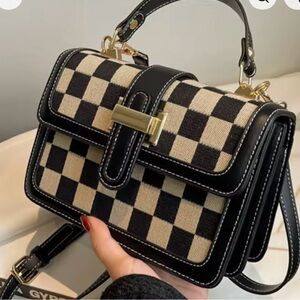 Elegant Checkered Crossbody Bag in Black and Cream